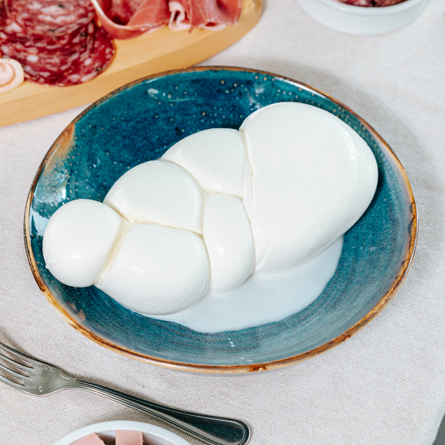 Costanzo braid with buffalo milk